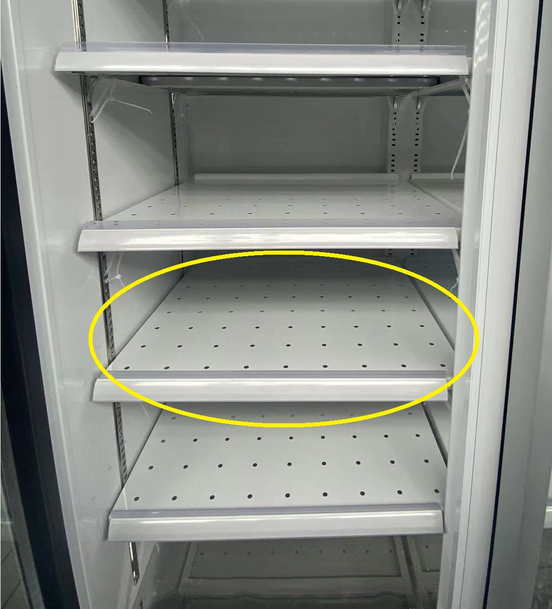Perforert rist venstre/høyre, hvit, for 7455.2200/2400-serien, 570x485 mm – bilde 13