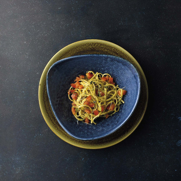 Stonecast Plume Ultramarin trekantet plate, 229 mm, Min. kjøp: 12 - for Storkjøkken - XL - Storkjøkken